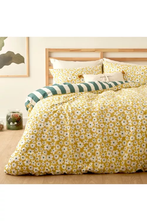 Naomi sary iki adamlyk düşek daşlary toplumy - 27759741