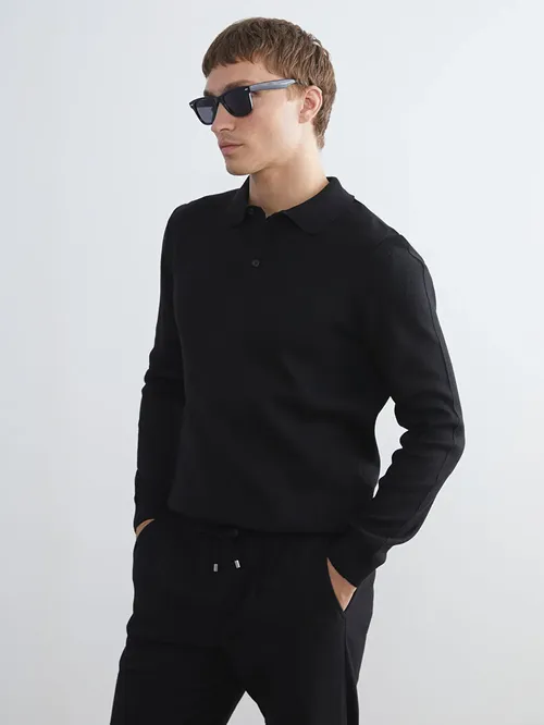 Erkekler üçin polo ýakaly örülen jemper - 28887289