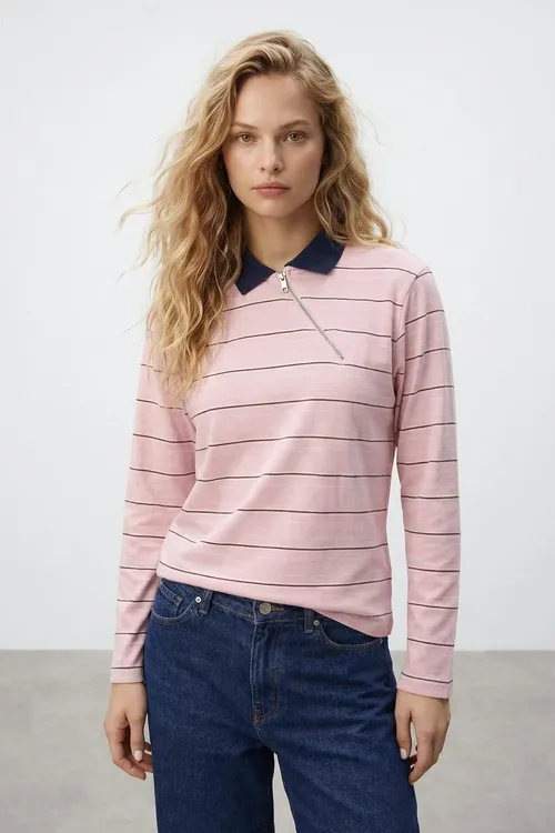 Gülgüne zolakly, regular kalyply, syдыrmaly polo ýakaly, 100% pagta trikotaž T-shirt TWOSS26TS00033 - 34000612