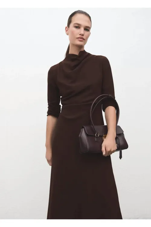 Ýakasy bürüşdirilen we drapirowkaly köýnek - 31536795