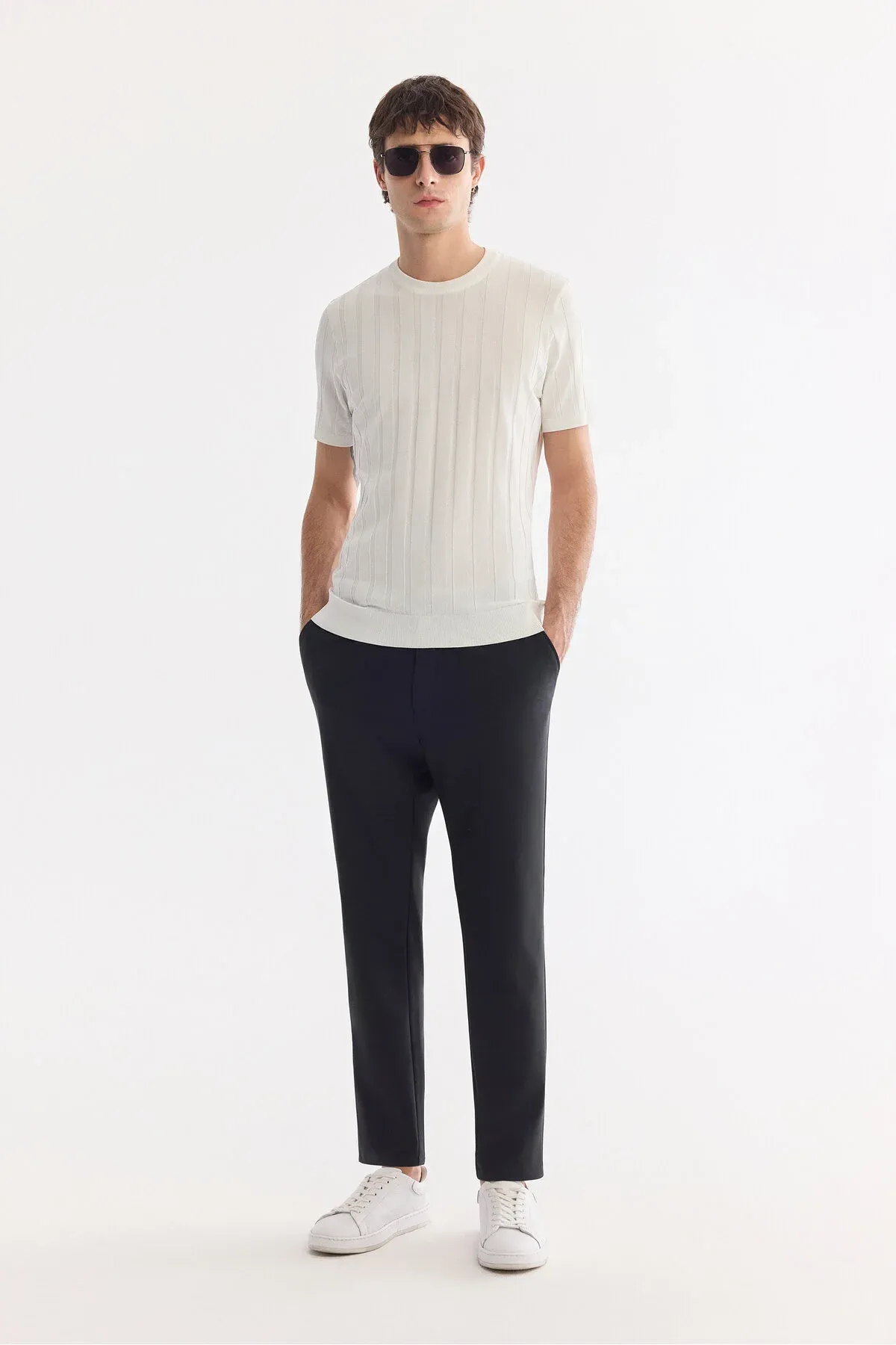 Erkekler üçin gara reňkli, ýan jibli, bili rezinli Lightweight Comfort Slim Fit şlywar A61Y3209 - 35483900 — surat 1/7