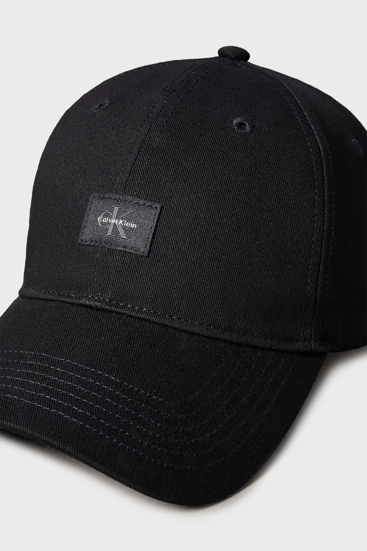 Calvin Klein pagtadan edilen logotipli erkek şapkasy LV04D5077G UB1 GARA - 33220032 — surat 3/4