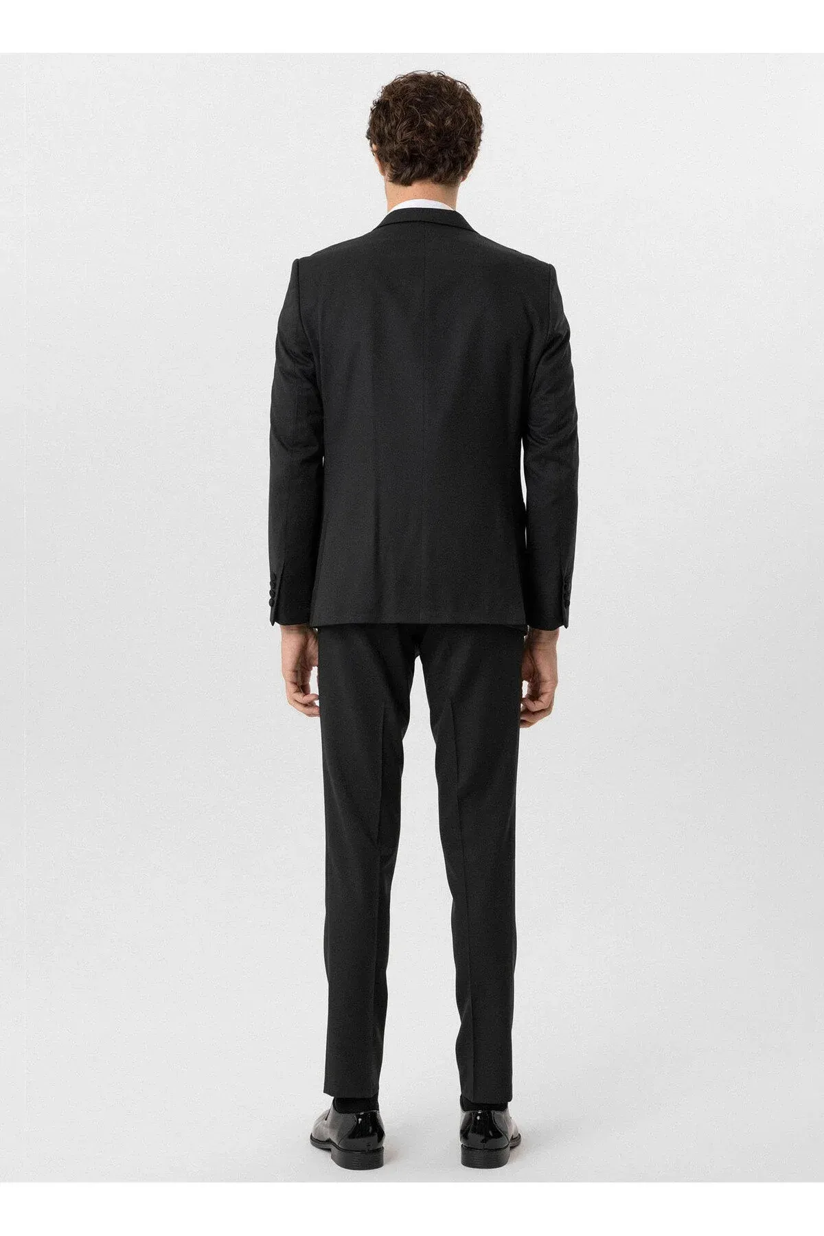 Erkekler üçin gara reňkli, dar biçimli, nagyşly kostýum TK3000400322 - 35881188 — surat 4/4
