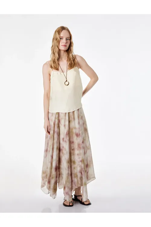 Asimmetrik kesimli batik nagyşly midi şifon ýubka - 34300214