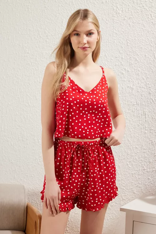 Gyzyl nokatly fırfyr detally ýüp askyly wiskoz şortly dokma pijama toplumy THMSS21PT0742 - 26686058