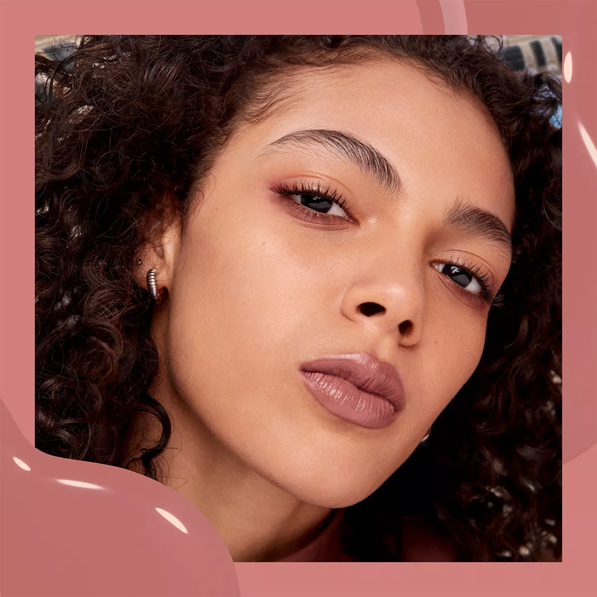 Maybelline New York Super Stay Vinyl Ink uzak möhletli suwuk ýalpyldawyk pomada, 120 Punchy reňki - 25075433 — surat 7/8