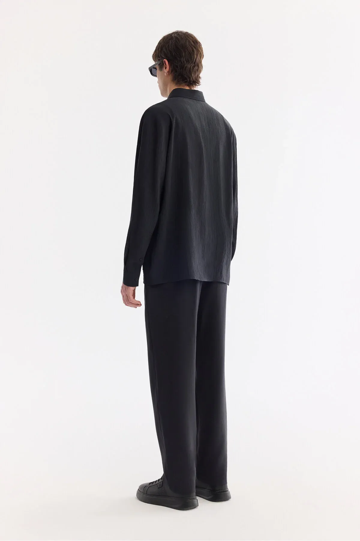 Erkekler üçin gara reňkli ýakasy ilikli Soft Touch howa geçirýän Comfort Fit köýnek A61Y2009 - 34302500 — surat 4/7