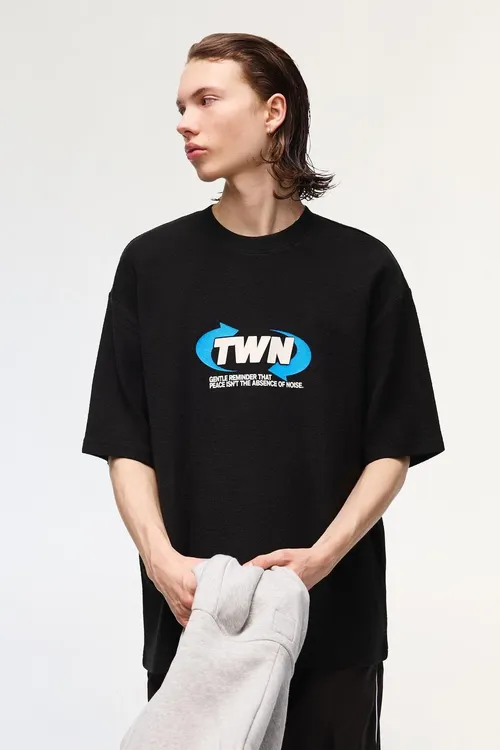 Gysga ýeňli polýar suratly t-shirt - 34089111