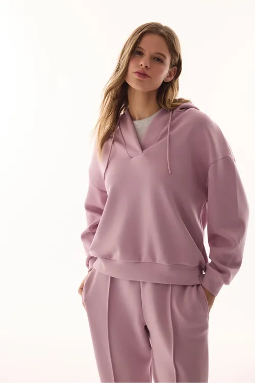 Melewşe reňkli oversize switsot V-ýakaly - 33428965