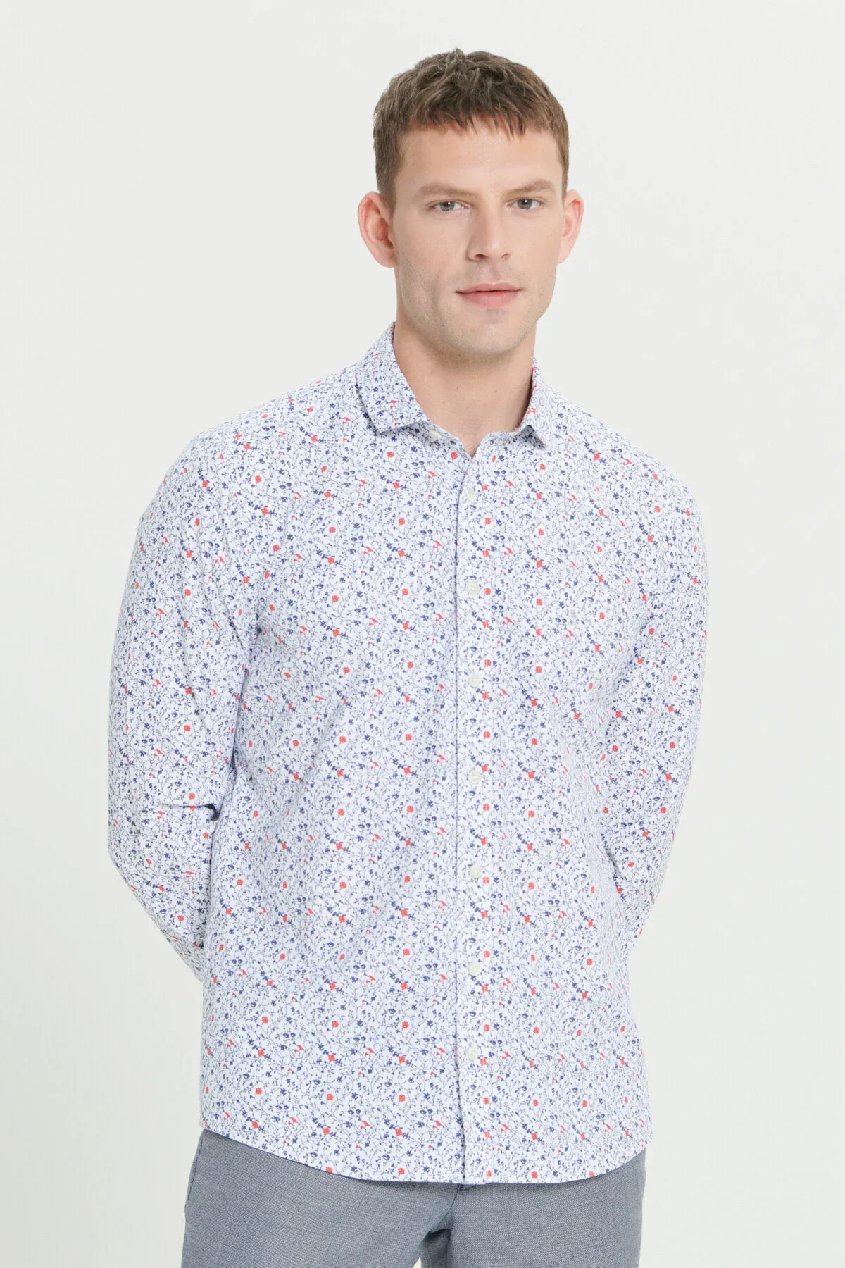Erkek ak-gök pagta slim fit dar kesim kiçi italýan ýakaly nagyşly köýnek - 35835115 — surat 5/8