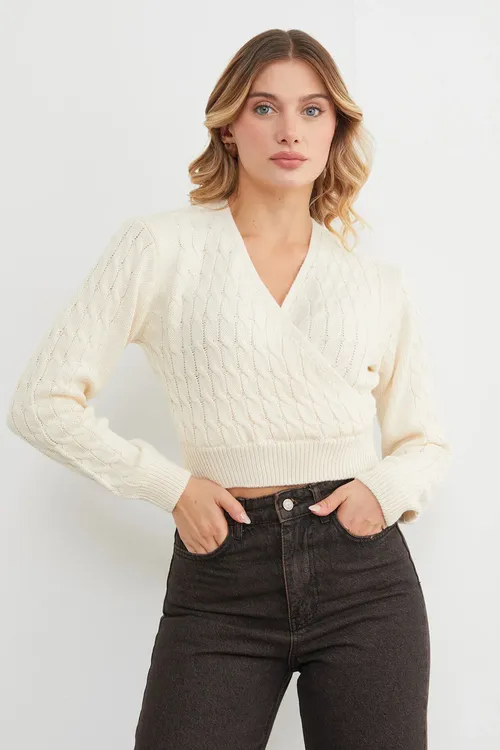 Öňi çapraz we örüm nagyşly trikotaž switer - 32612695
