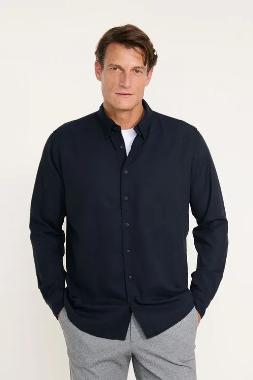 Ýumşak dokumaly Comfort Fit giň biçüwli gizlin ilikli ýakaly goýy gök köýnek - 36669965