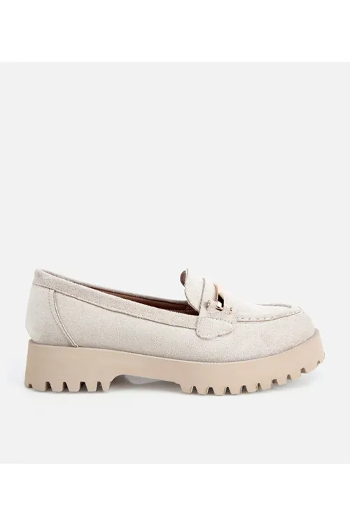 Aýallara niýetlenen bež zamuža, toka detallary bolan ýogyn paukly loafer - 36469995
