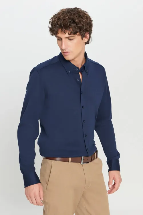Erkekler üçin 100% pagta, Slim Fit dar biçüwli, ýakasy ilikli, dokalan goýy gök köýnek - 36676777