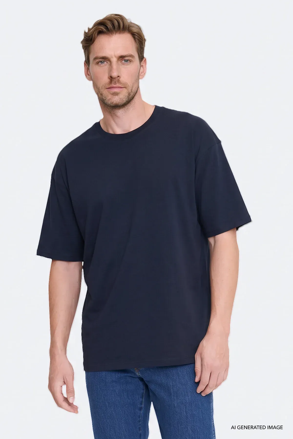 Erkekler üçin goýy gök 100% pagta Oversize Fit giň biçüwli tegelek ýakaly esasy futbolka - 36677749 — surat 3/5