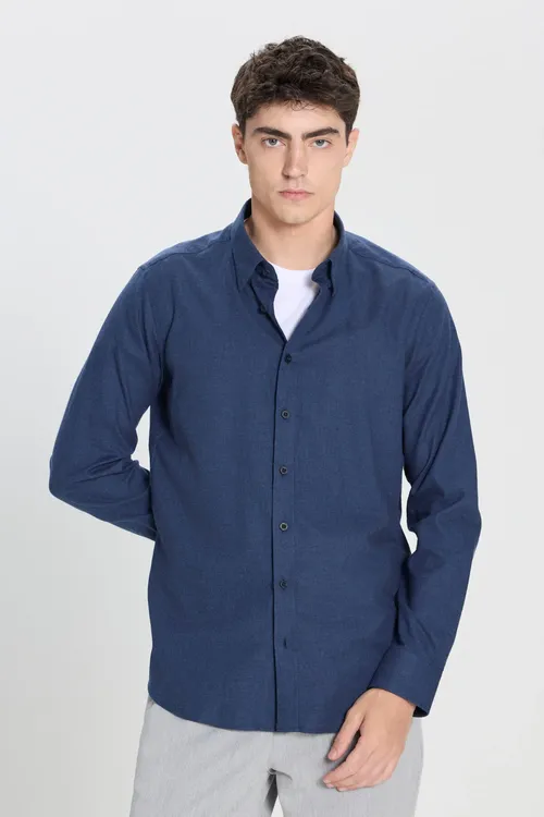 Erkekler üçin goýy gök, 100% pagta, Slim Fit dar biçüwli, ýakasy ilikli flanel köýnek - 36676812