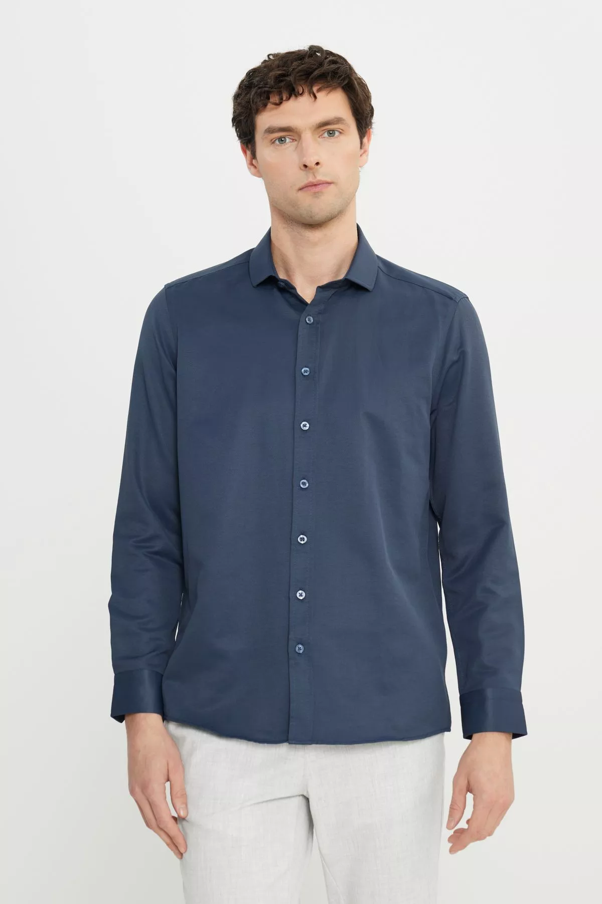 Erkekler üçin nagyşly Slim Fit dar biçüwli köýnek - 16390442 — surat 3/6