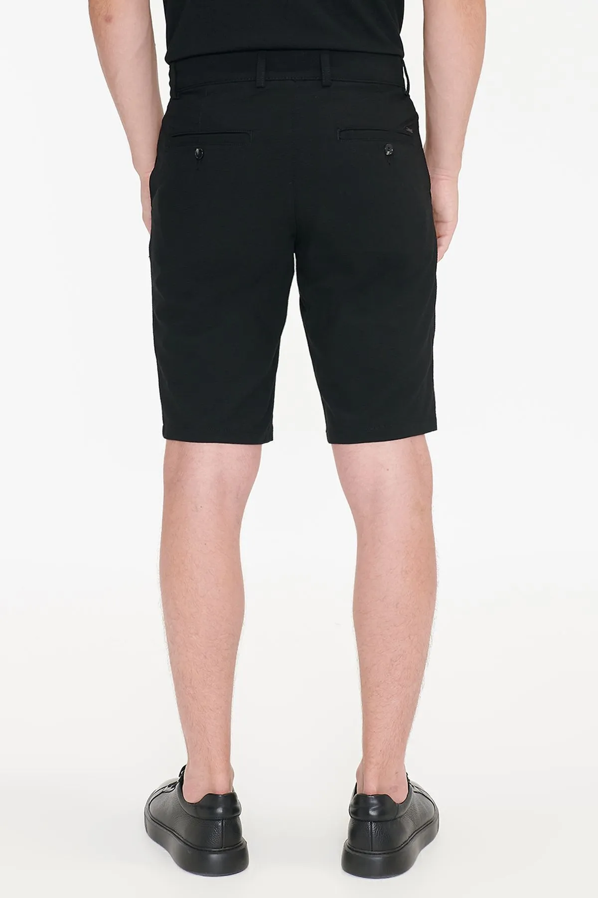 Slim fit dar kesim ýan çepli gofre nagyşly çeýe gara şort - 36613798 — surat 5/5