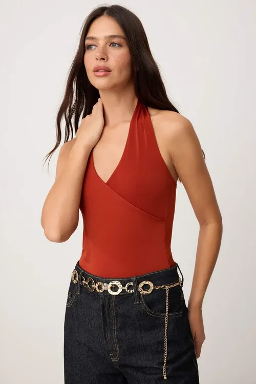 Kerpiç reňkli, göni dizaýnly, Fitted, boýundan baglamaly, ýeňsiz, gysgyçly çeýe trikotaž bodi TWOSS26BD00024 - 34239112