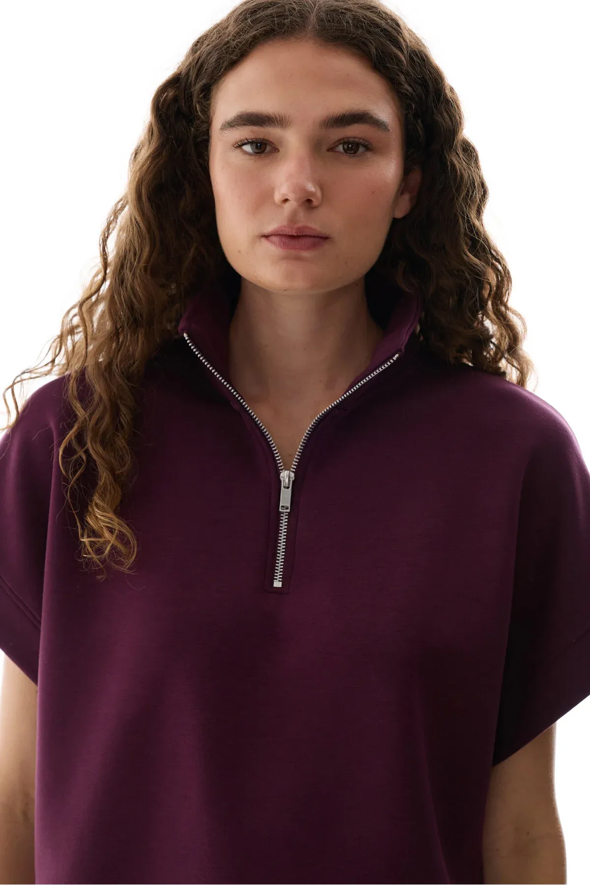 Bordo reňkli, ýüpek ýaly ýumşak Silky Touch, gysga ýeňli, sypdyrgyçly gysga ýeňli bluzka - 36616424 — surat 1/6