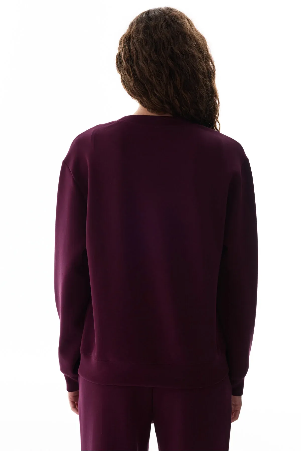 Tegelek ýakaly, oversize melewşe modal switşot - 36968930 — surat 4/6