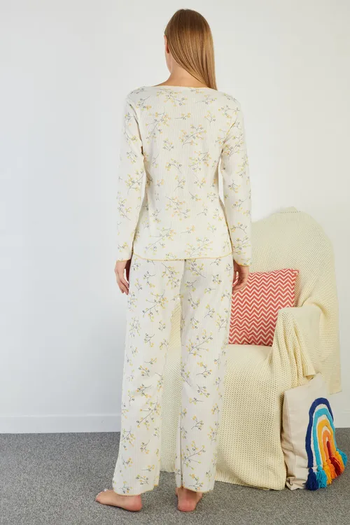 V-ýakaly we gülli printli pijama toplumy - 36940365 — surat 6/6