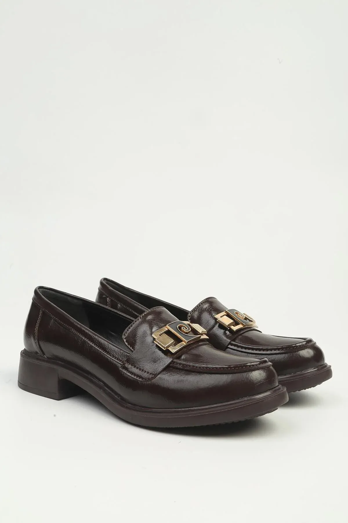 Aýallar üçin goňur ýalpyldawuk deri galyň dabanly metal tokaly loafer aýakgaby PC-56056 - 36936356 — surat 2/5