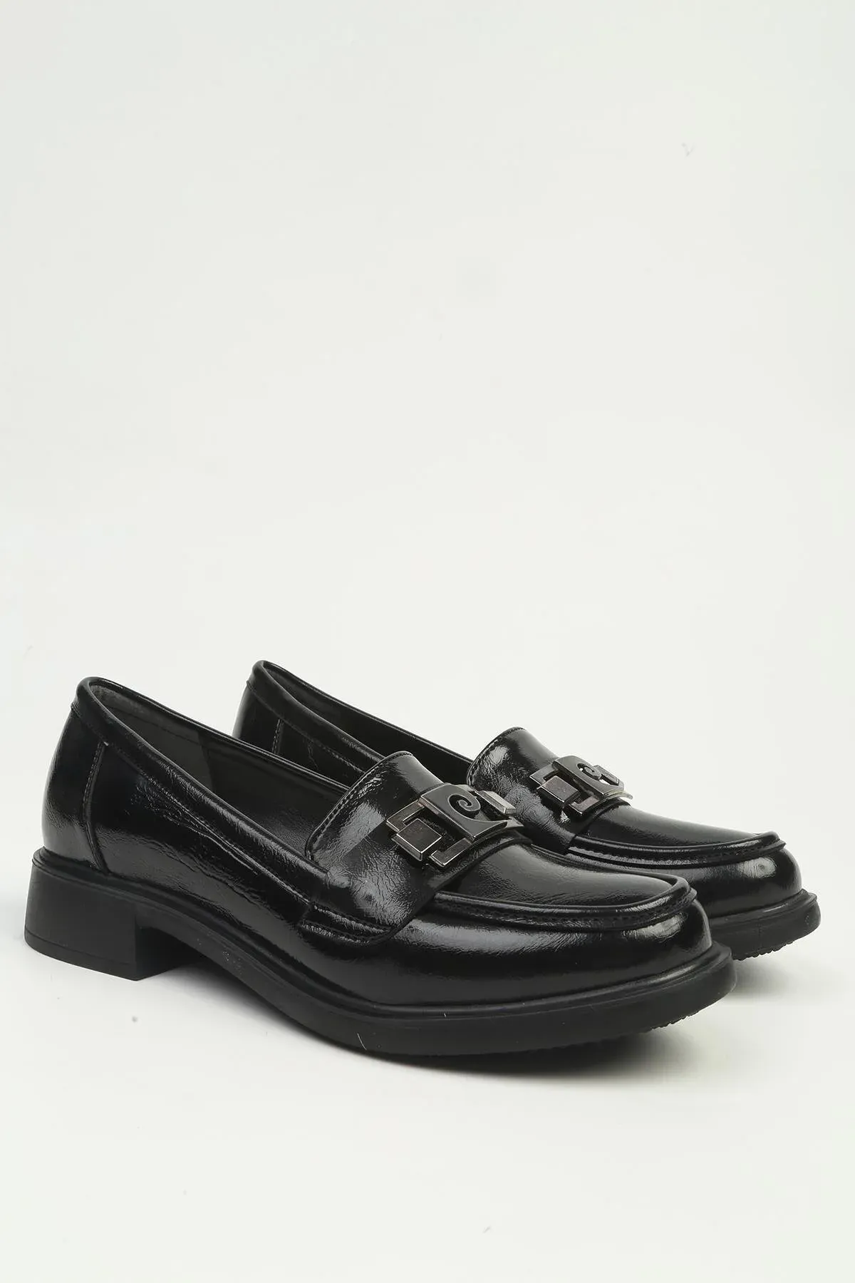 Aýallar üçin gara ýalpyldawuk deri galyň dabanly metal tokaly loafer aýakgaby PC-56056 - 36936353 — surat 3/5