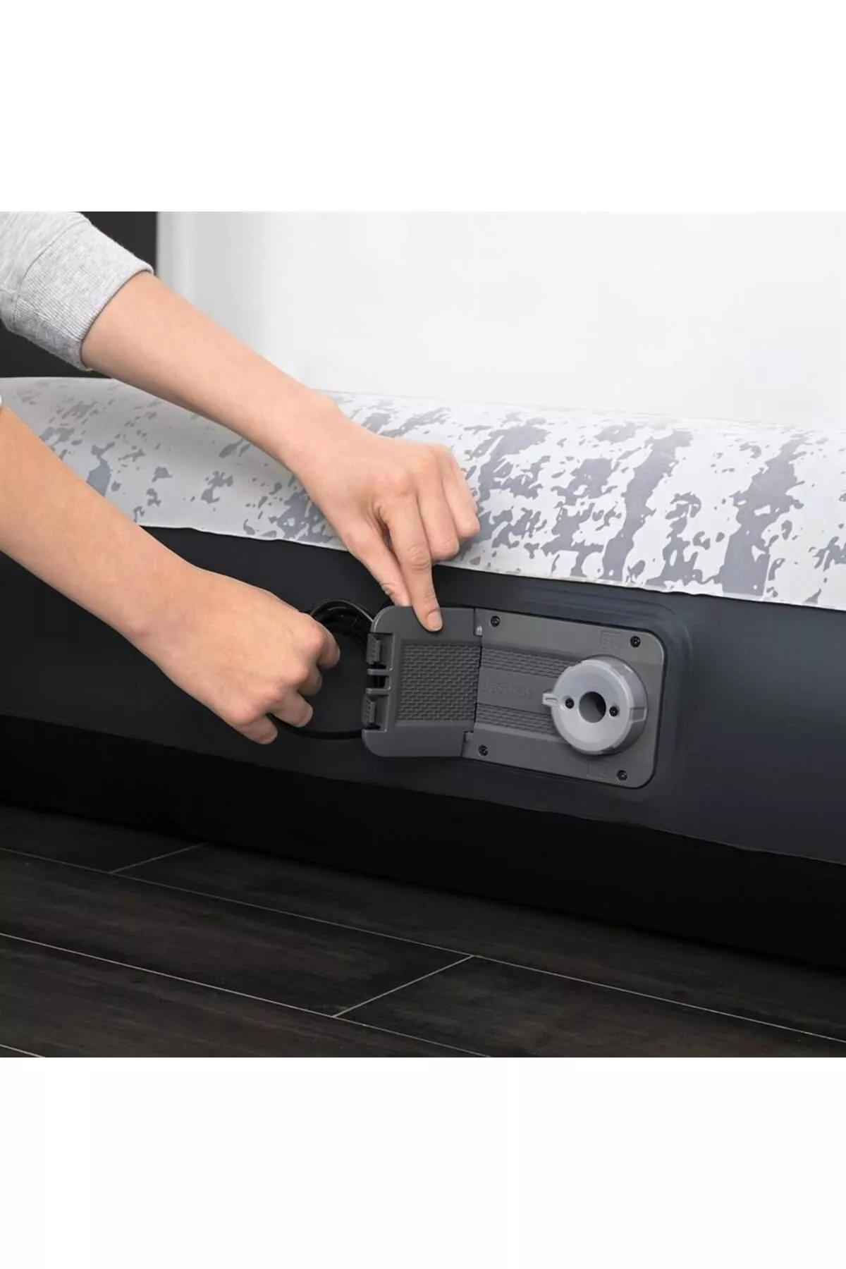 Içine gurlan nasosly ak çişirilýän matras (203x152x30 sm) - 9329358 — surat 2/6