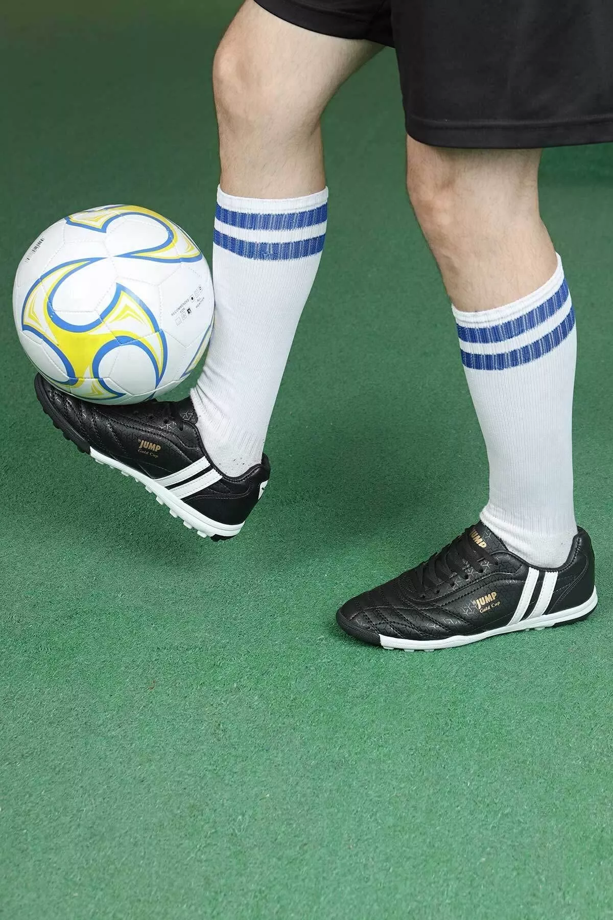 Futzal üçin erkek adam futbol butylary - 4547767 — surat 4/4
